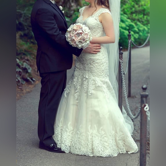 🔥SOLD🔥Christina Wu Wedding Dress off white color - Picture 10 of 13